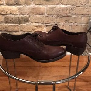 Frye Carson oxford